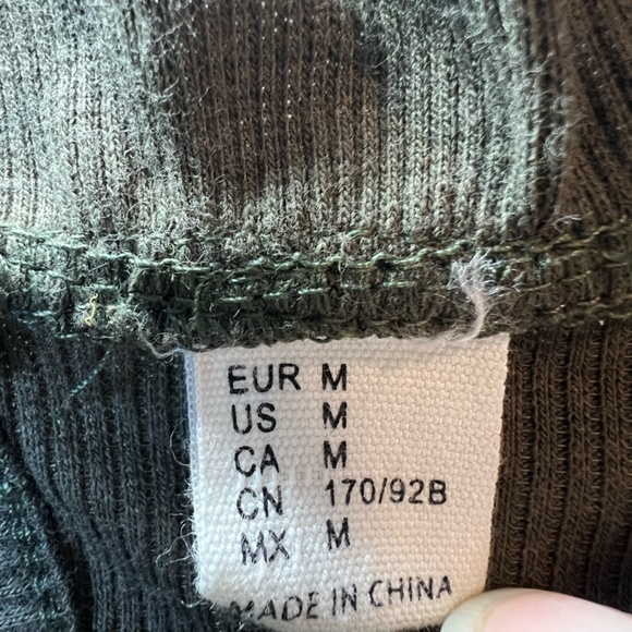 Ruffle Long Sleeve Ribbed Blouse Shirt Olive Green Ruffle Neck & Shoulder Medium - Picture 7 of 12